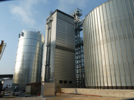 Поточная шахтная зерносушилка с рекуперацией воздуха Strahl 18000FR