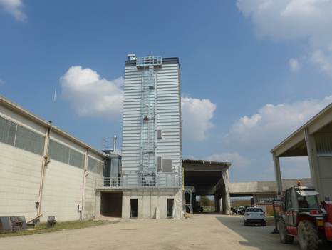 Поточная шахтная зерносушилка с рекуперацией воздуха Strahl 4500FR